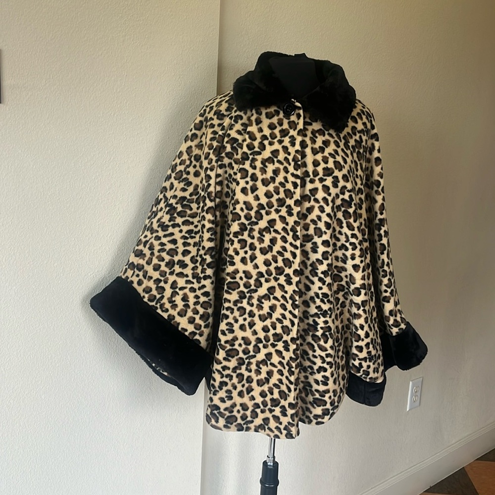 Argee Fleece Leopard Print Shrug. Preloved
